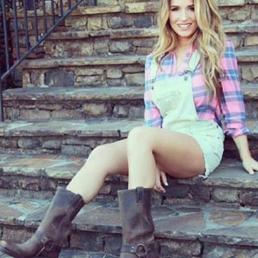 Looking to buy kittenish overalls